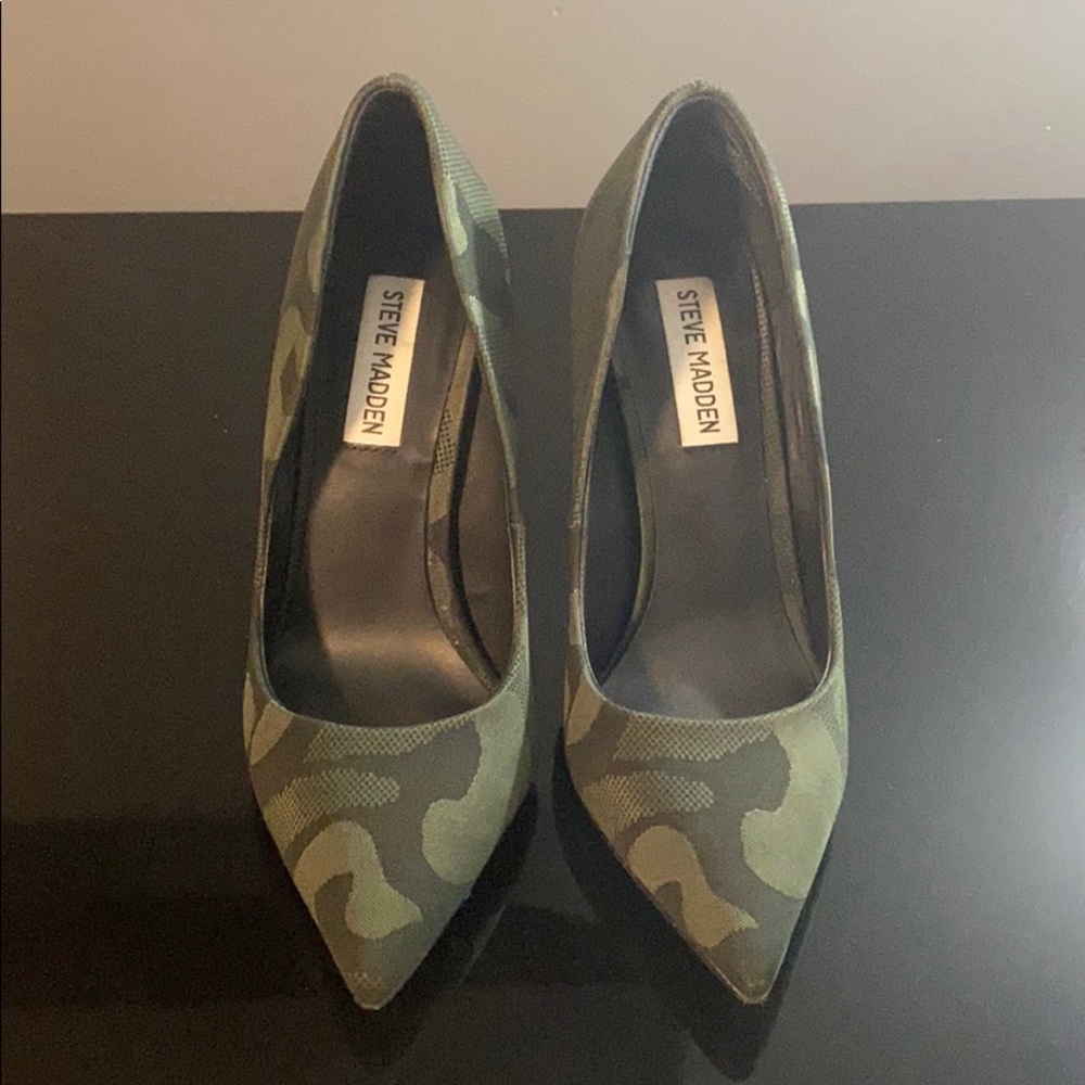 Camouflage Steven Madden pump heels